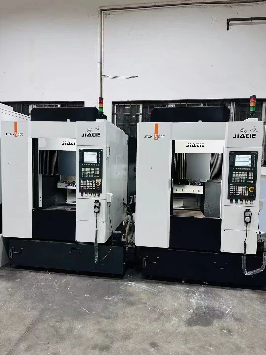 上新佳铁500C精雕机、西门子828D系统、西门子-1