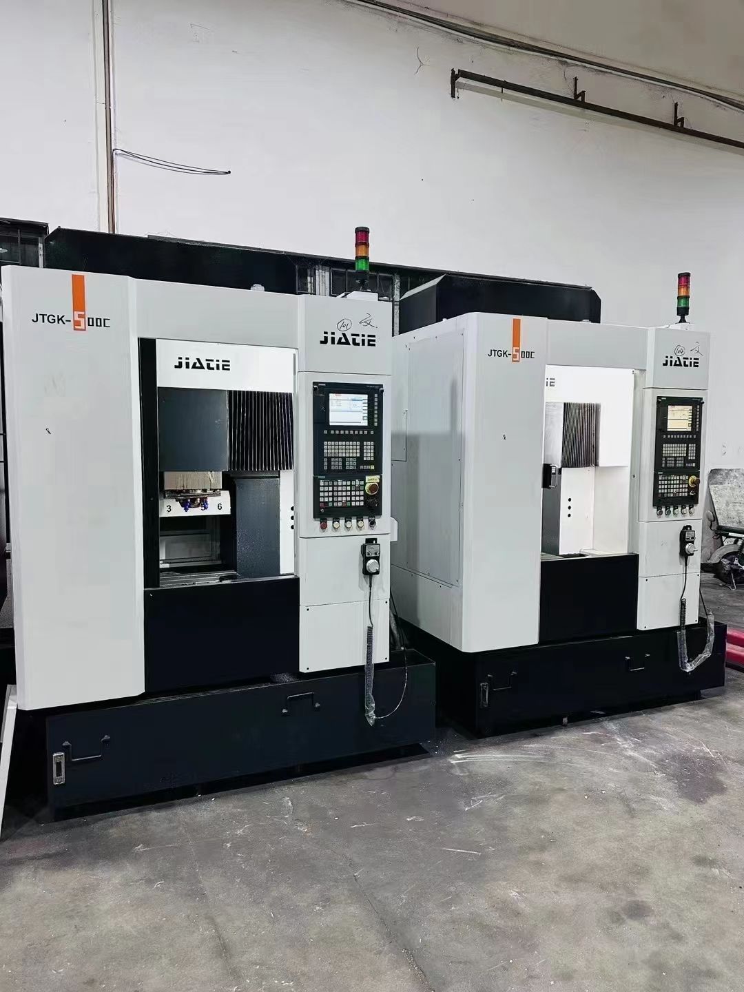 上新佳铁500C精雕机、西门子828D系统、西门子-2