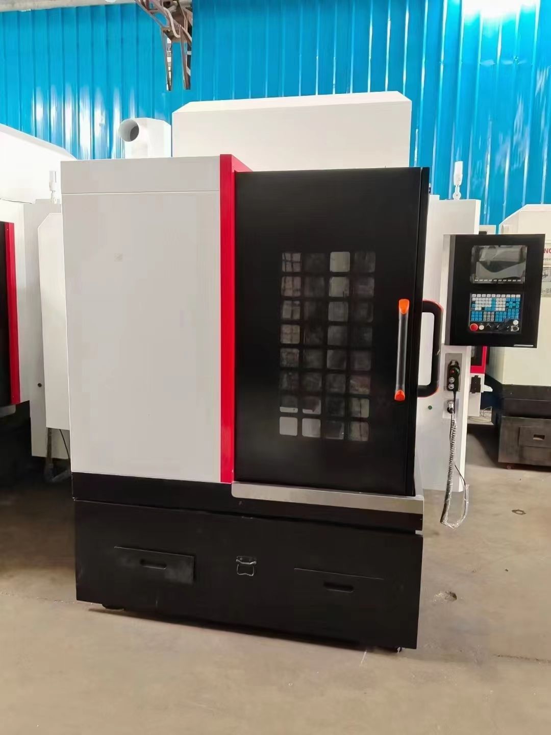 全新机870精雕机二手价格出手,标配新代22MA系-1