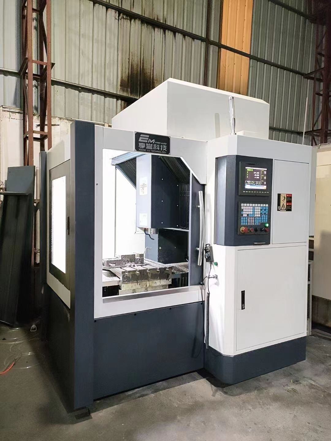 享誉650精雕机 新代21ma系统,bt30气动主-1