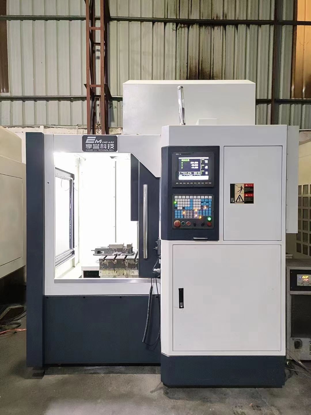 享誉650精雕机 新代21ma系统,bt30气动主-2