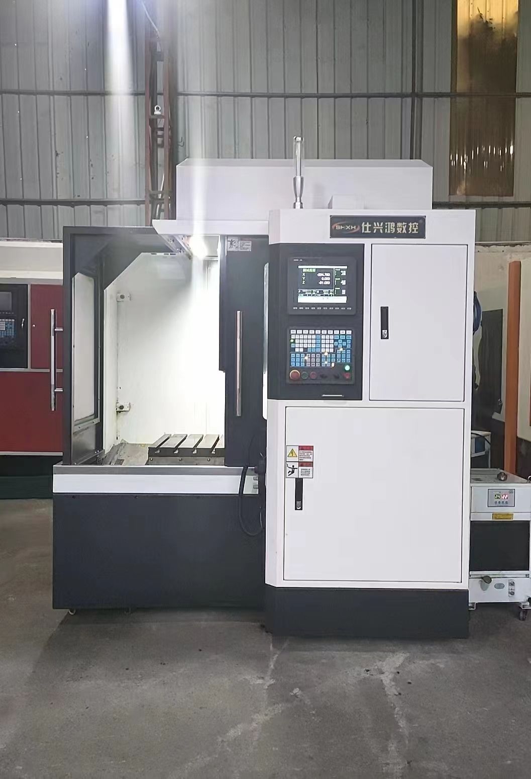 仕兴鸿650精雕机 新代21ma系统,bt30气动-2