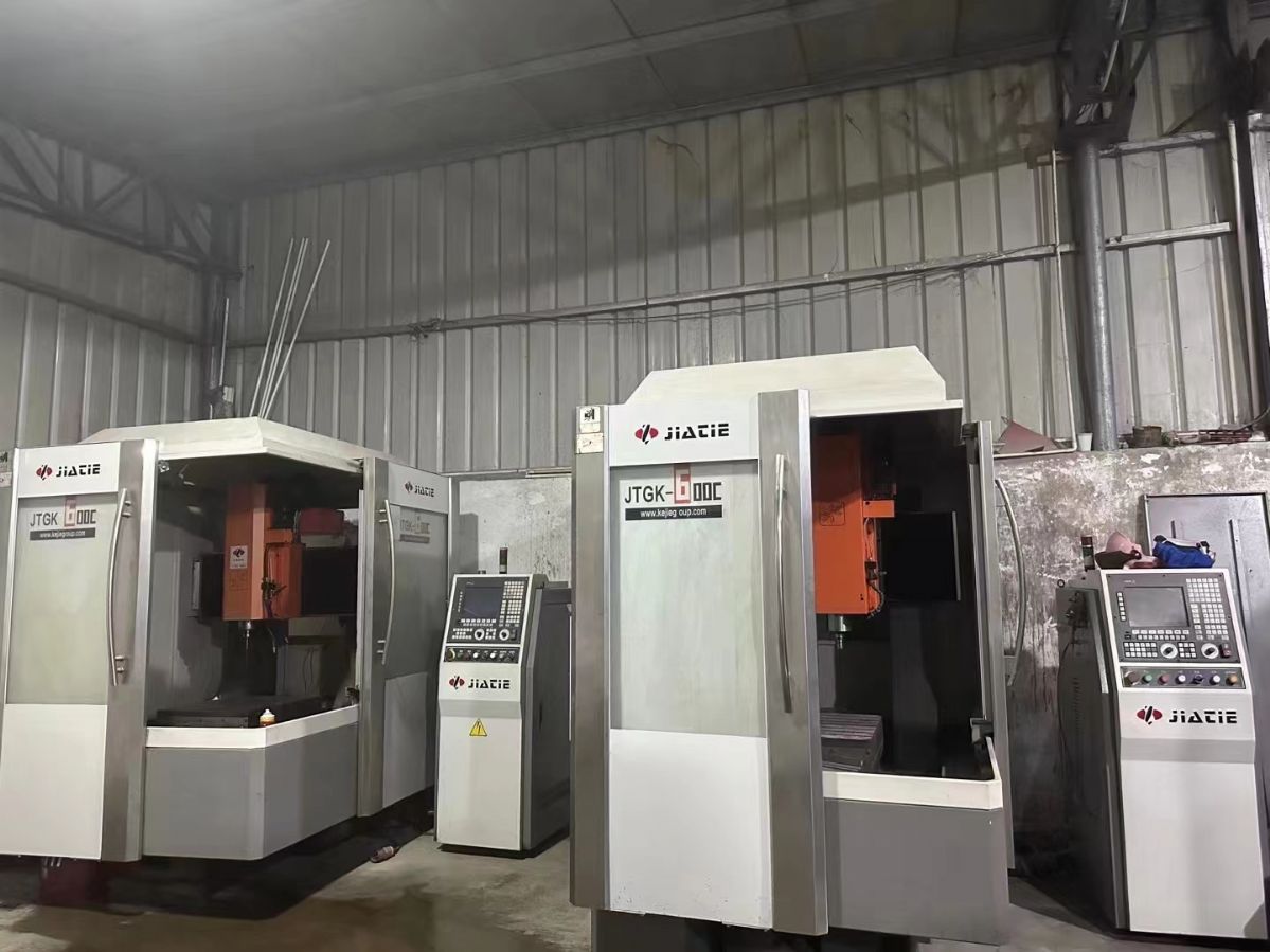 双胞胎佳铁600c精雕机、发格8055i系统(带前-1