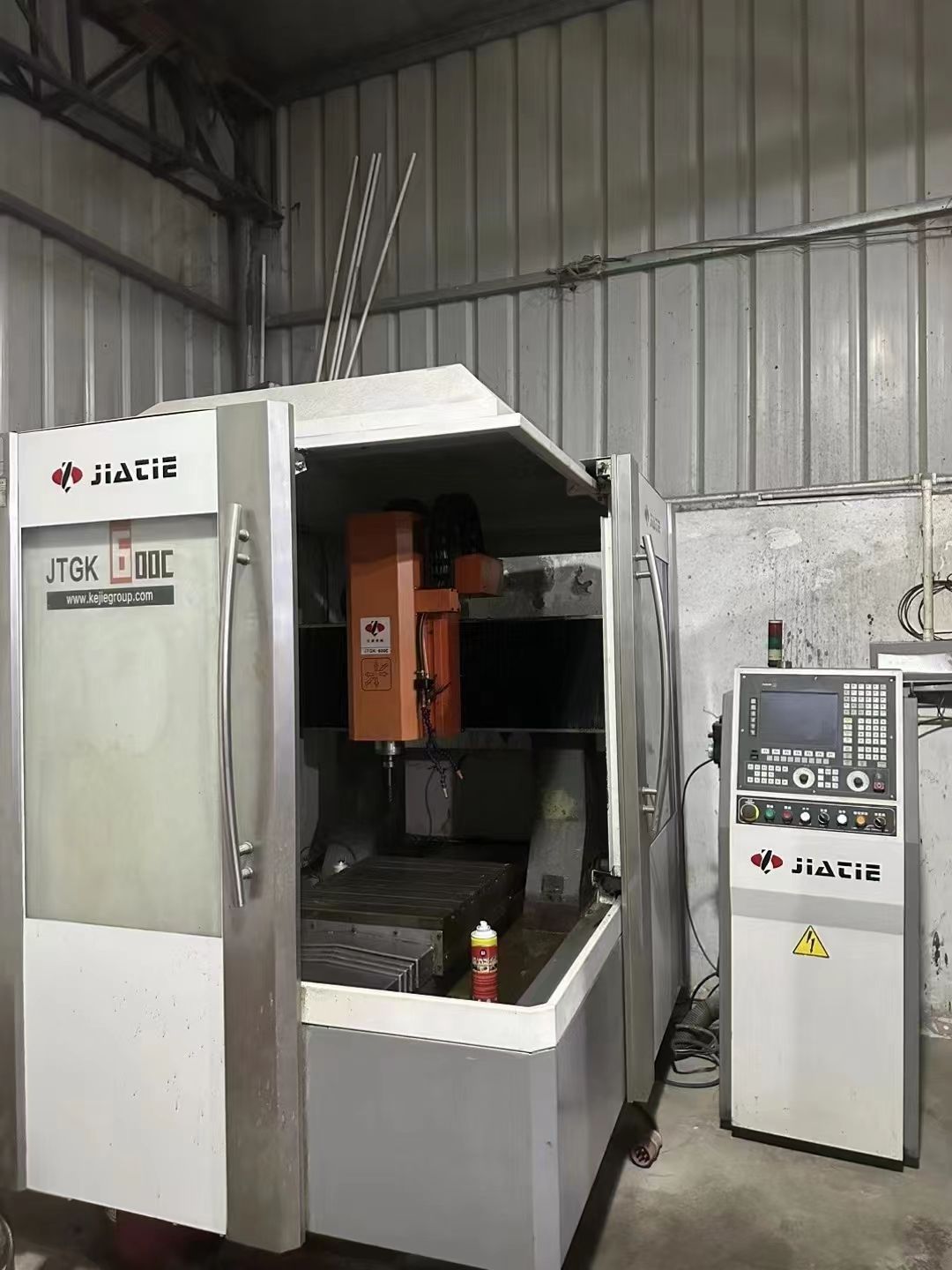 双胞胎佳铁600c精雕机、发格8055i系统(带前-2