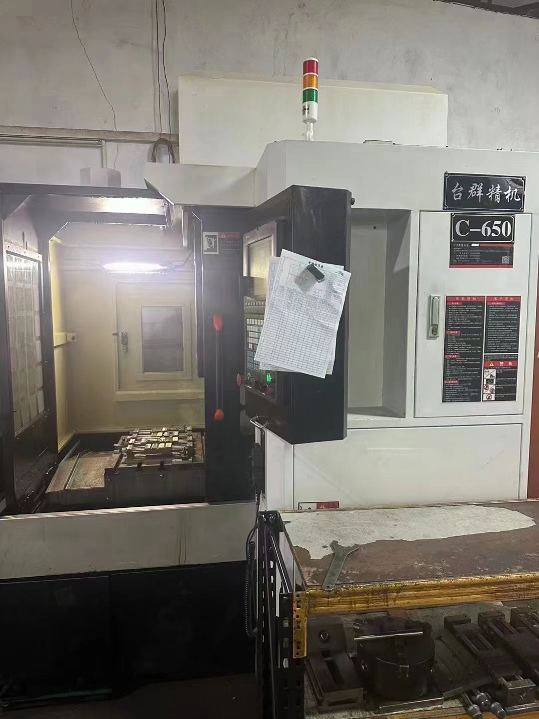 工厂在位两台台群650精雕机、新代21ma、锣铜公-1