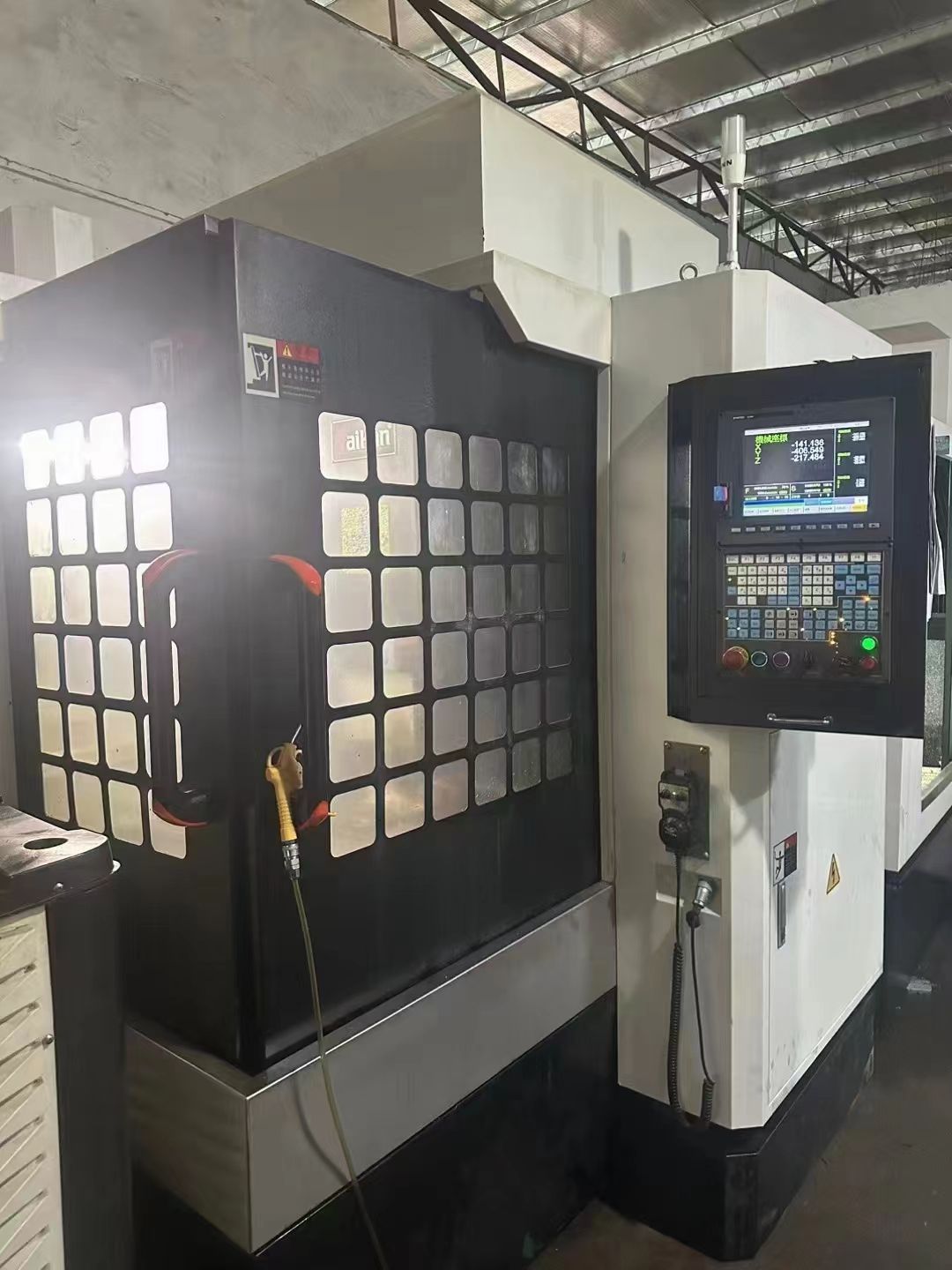 工厂在位两台台群650精雕机、新代21ma、锣铜公-2