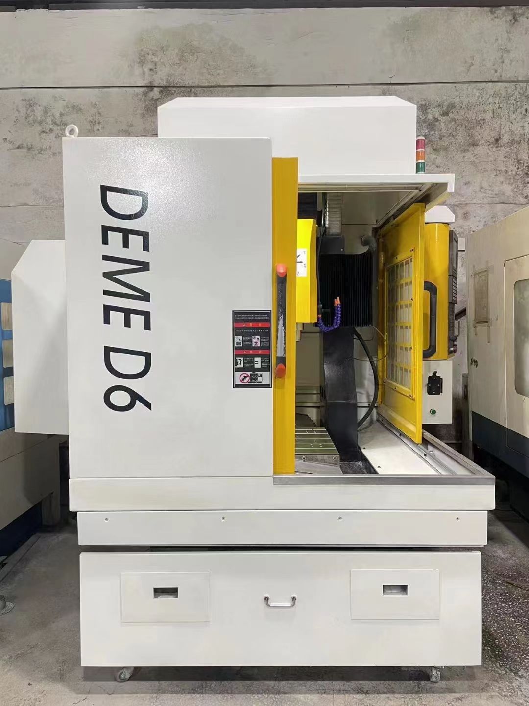 上新德米650刀库精雕机 12把斗笠式刀库,新代2-2