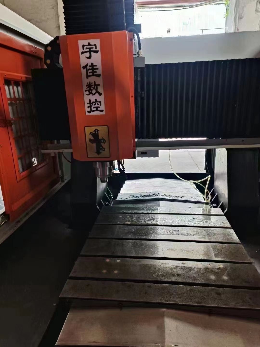 宇佳8080精雕机,新代21MA系统,主轴功率7.-2