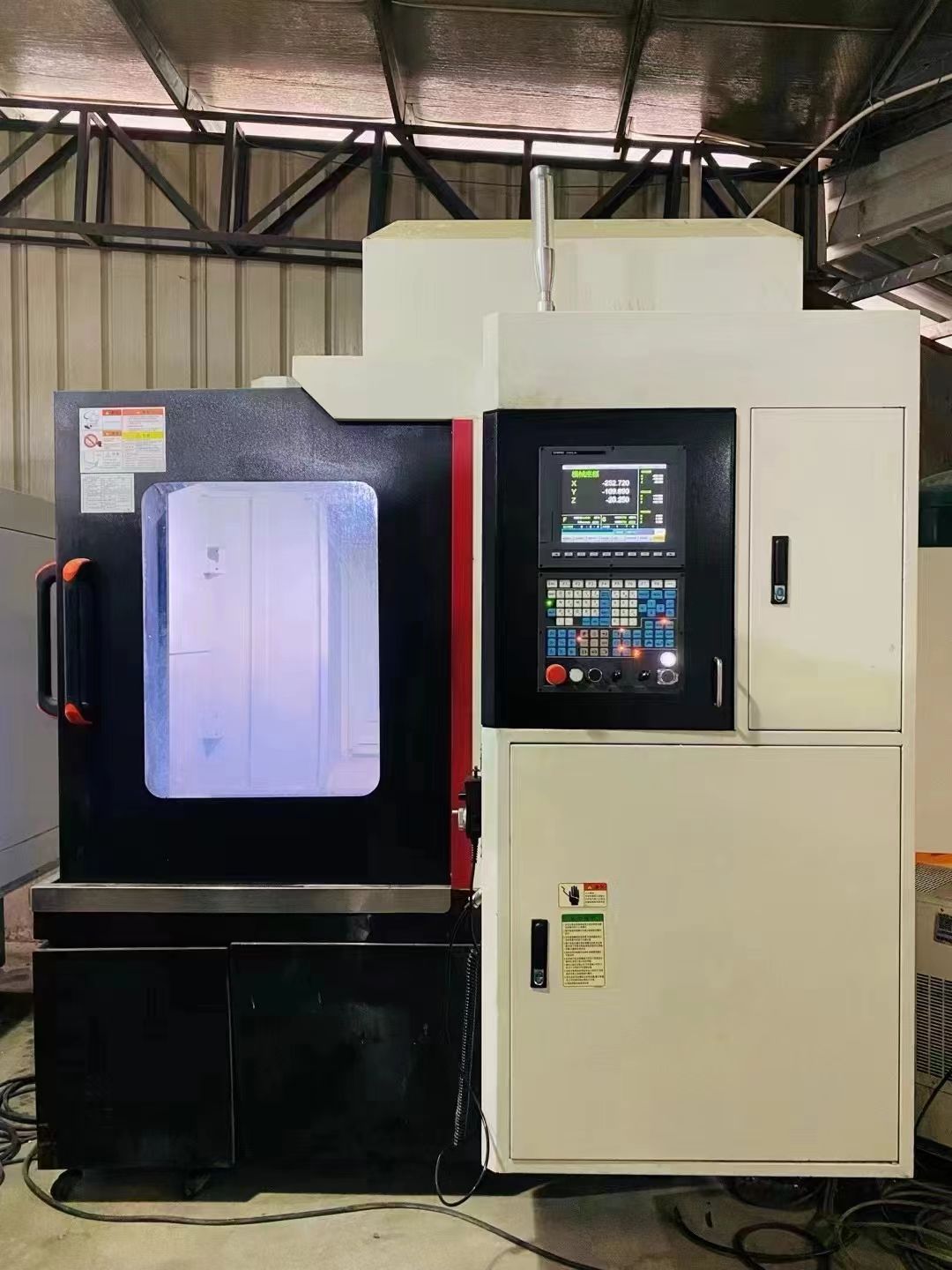 新上市精品台群650刀库精雕机,新代21MA-H系-1