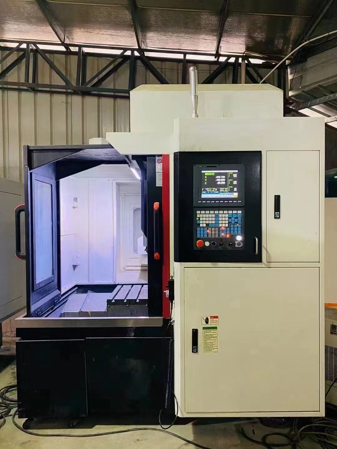 新上市精品台群650刀库精雕机,新代21MA-H系-2