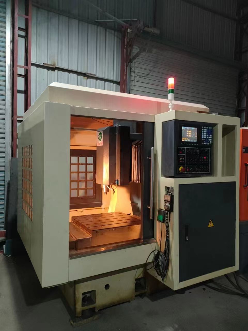 特价3万多一台联金新烽760精雕机,三菱64彩屏系-1