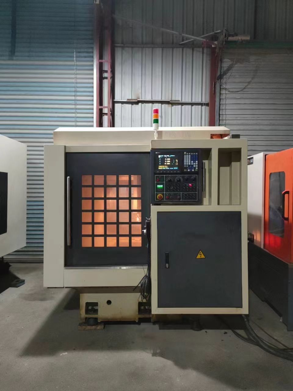 特价3万多一台联金新烽760精雕机,三菱64彩屏系-2