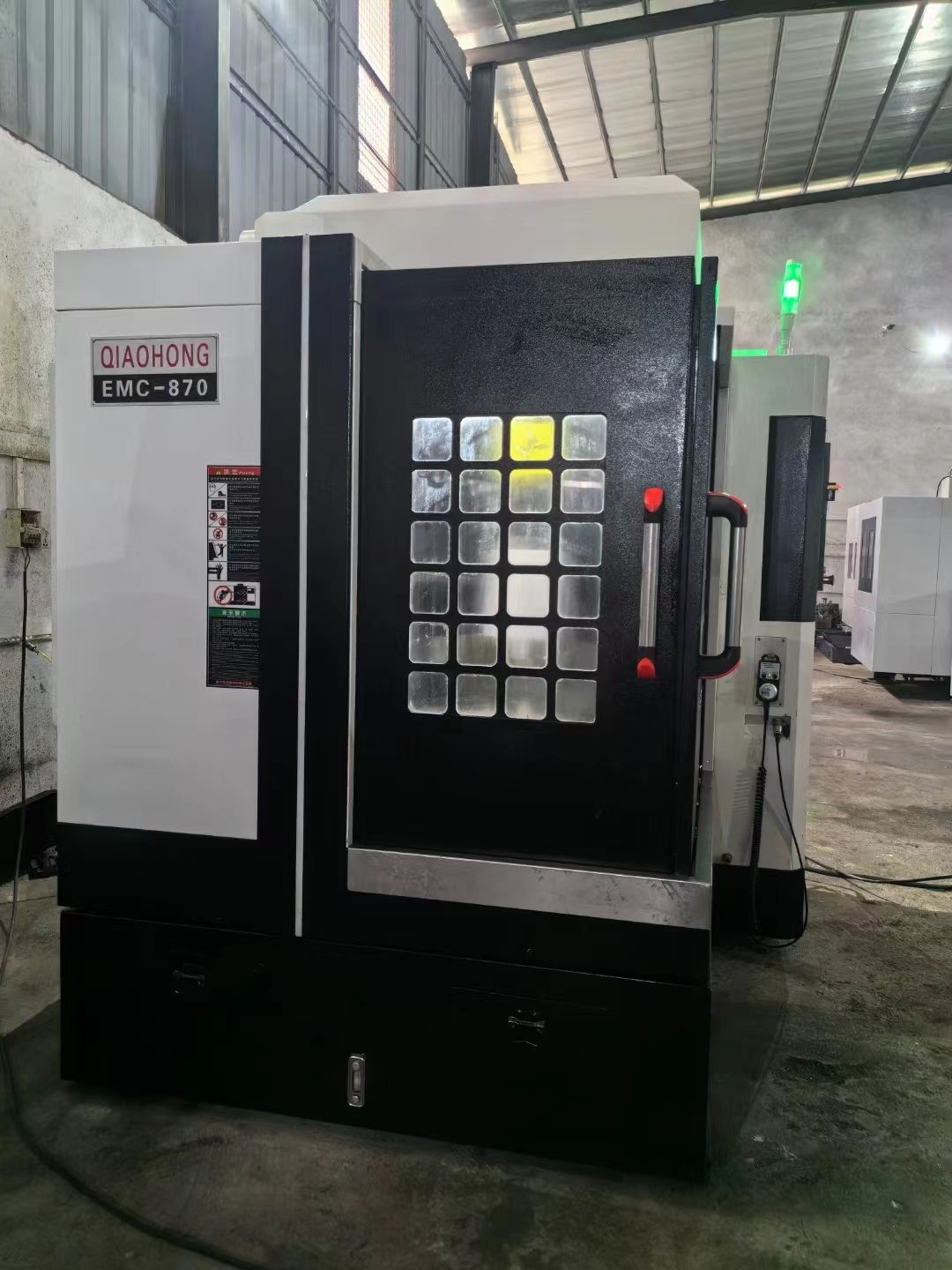 乔鸿870刀库精雕机新代22MA系统，BT30气动-1