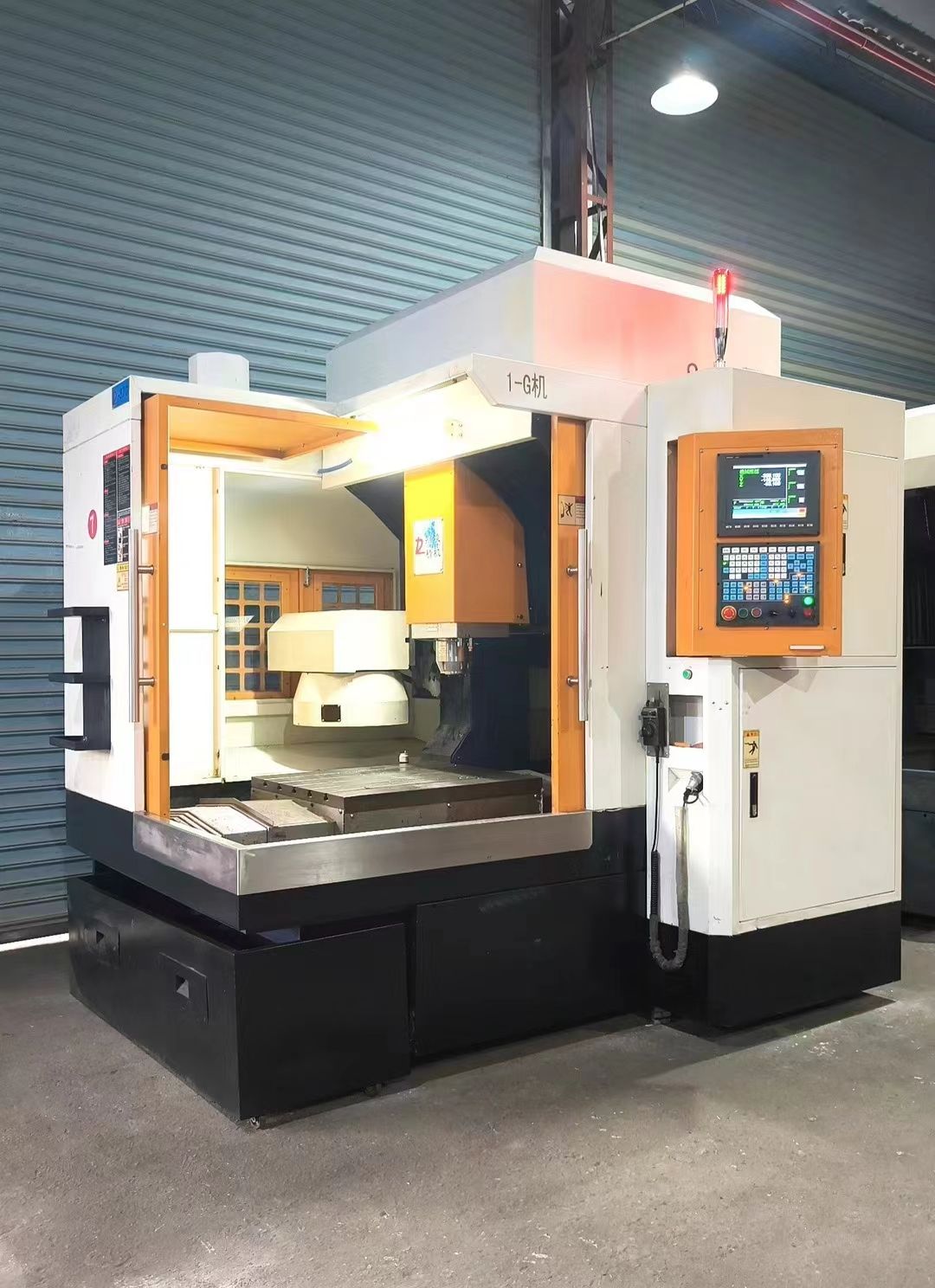 鼎凌870刀库精雕机 新代21MA系统,BT30气-1