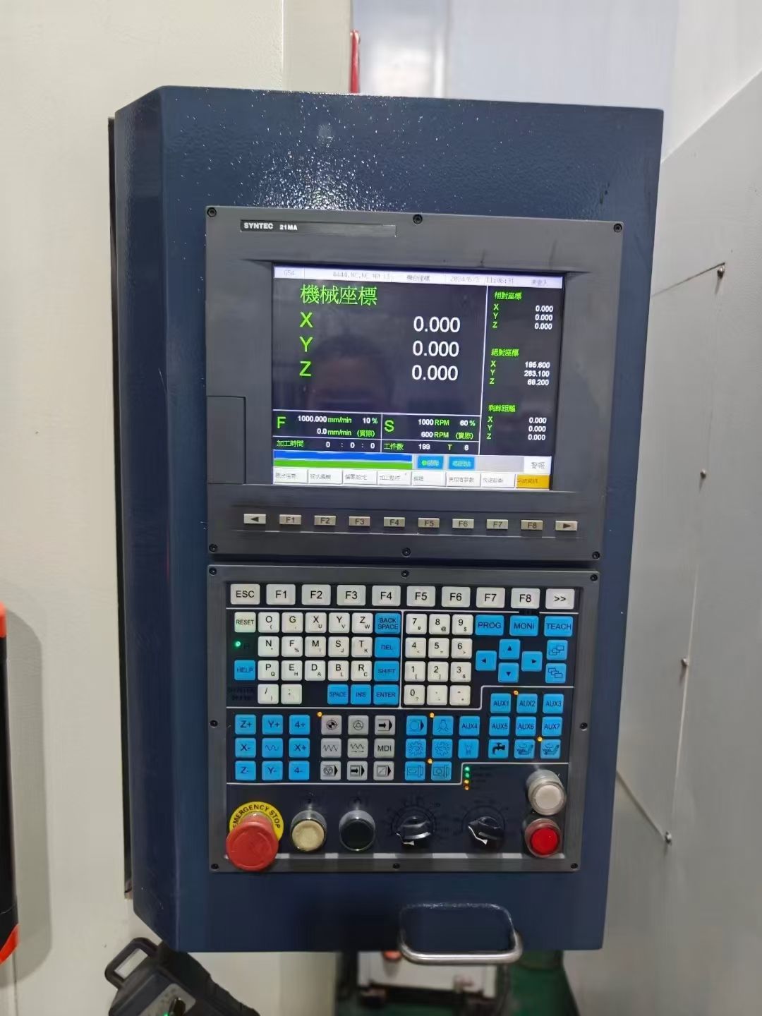 恒裕650精雕机,新代21ma系统,bt30带8把-2