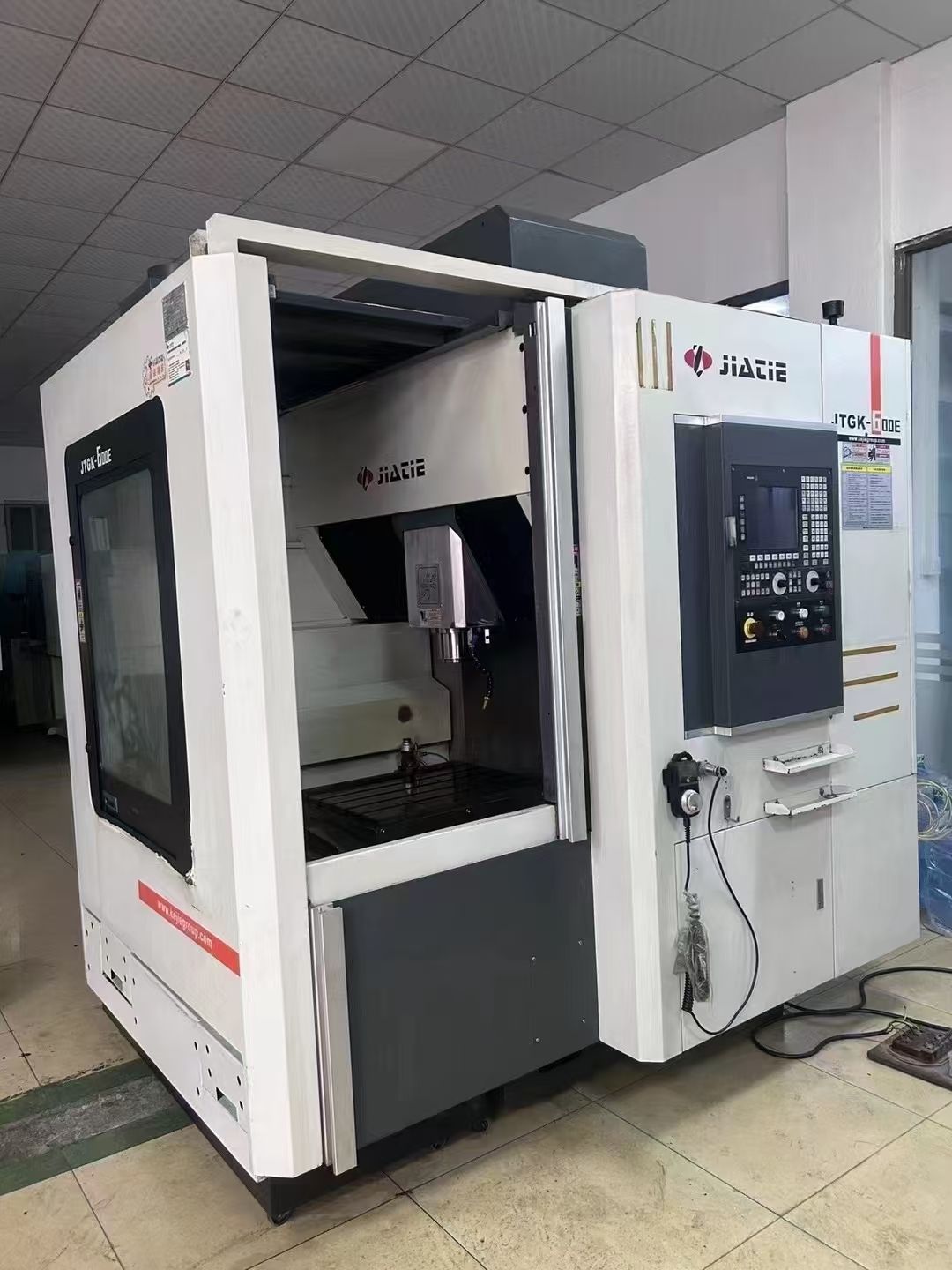 上新一台佳铁600E精雕机,法格系统,BT30主轴-1