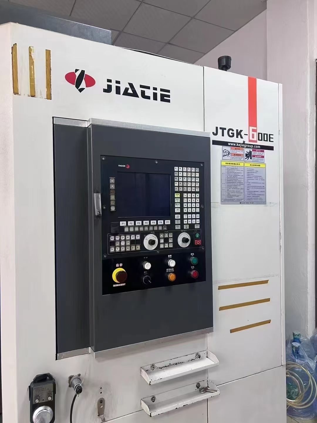 上新一台佳铁600E精雕机,法格系统,BT30主轴-2