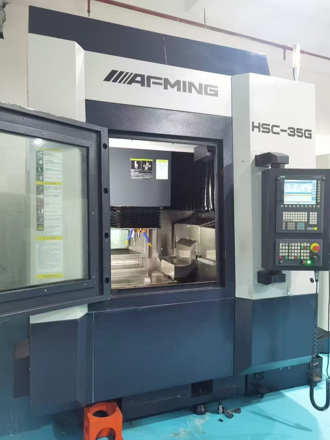 上新一台准新埃弗米HSC-35G高速加工中心-1
