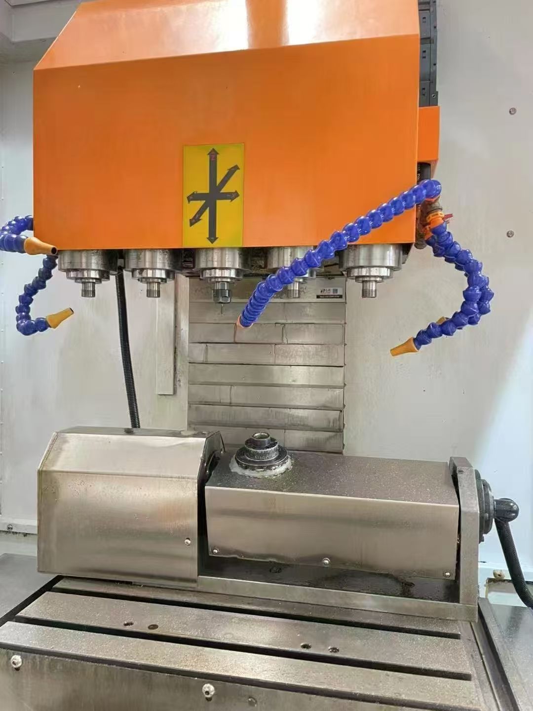 罗威五头五轴精雕机,新代系统,主轴24000转,2-2