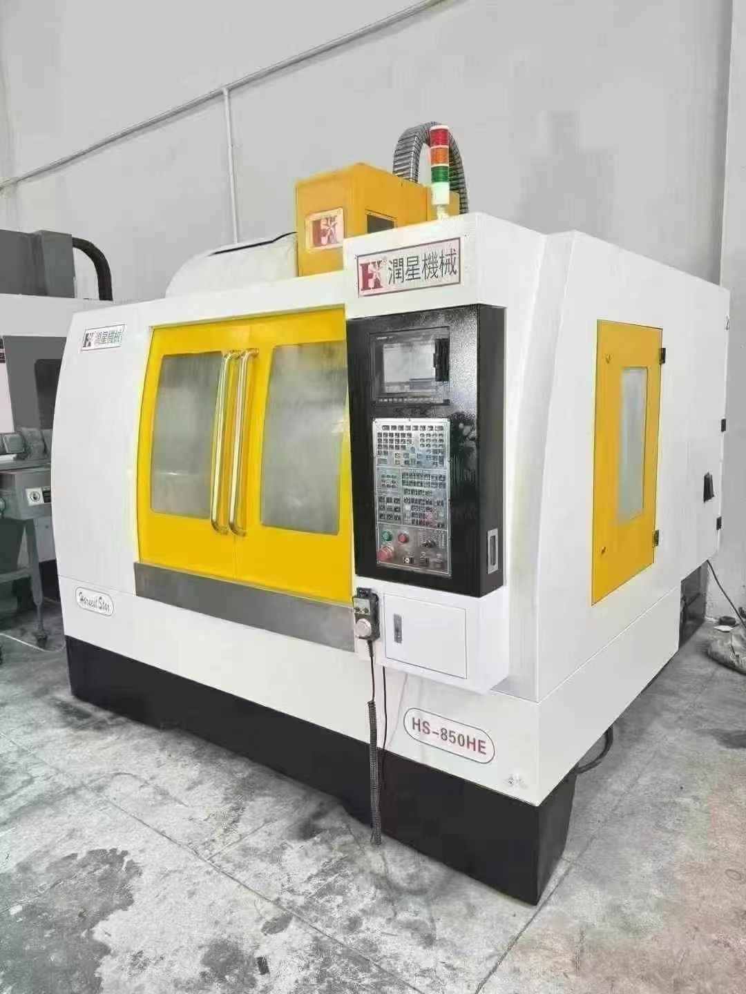 润星v850三线轨加工中心，三菱M70系-2