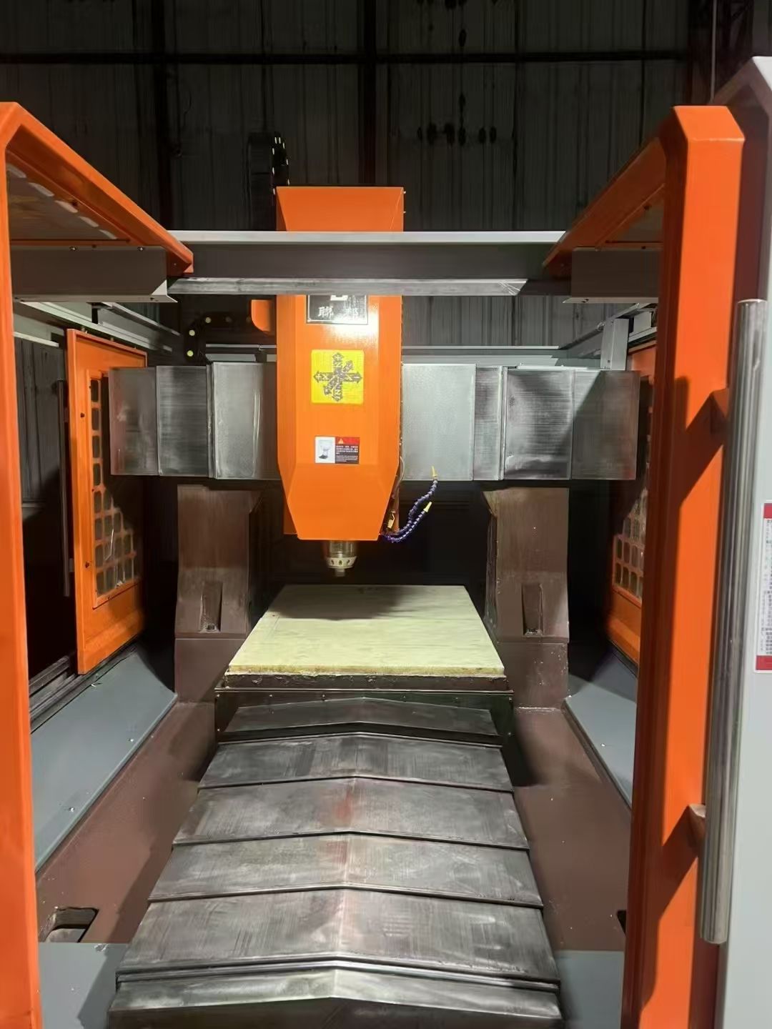 双胞胎联邦1280精雕机,新代系统和维宏NK260-2