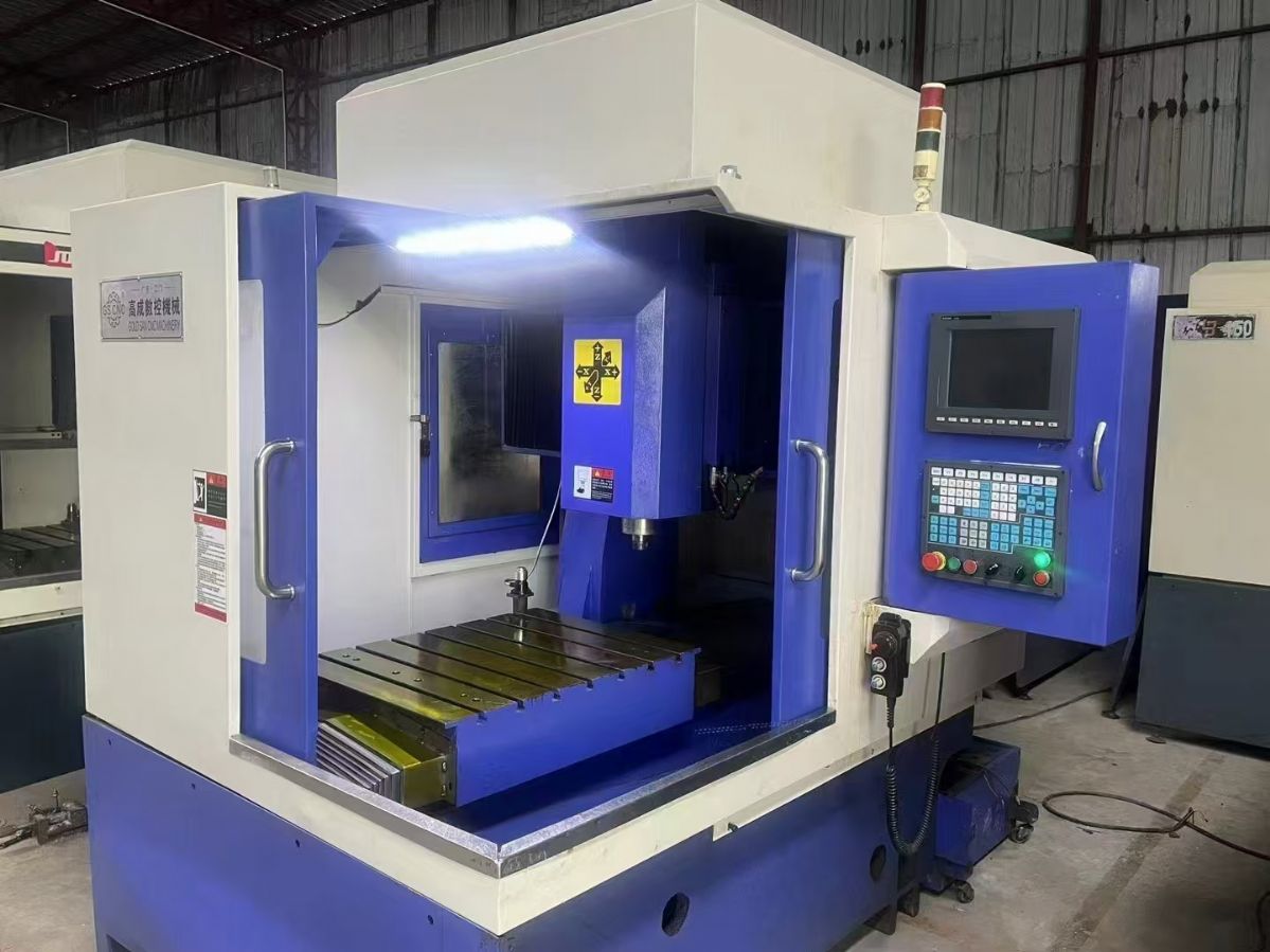 一台高成860精雕机，新代系统，行程800*700-1