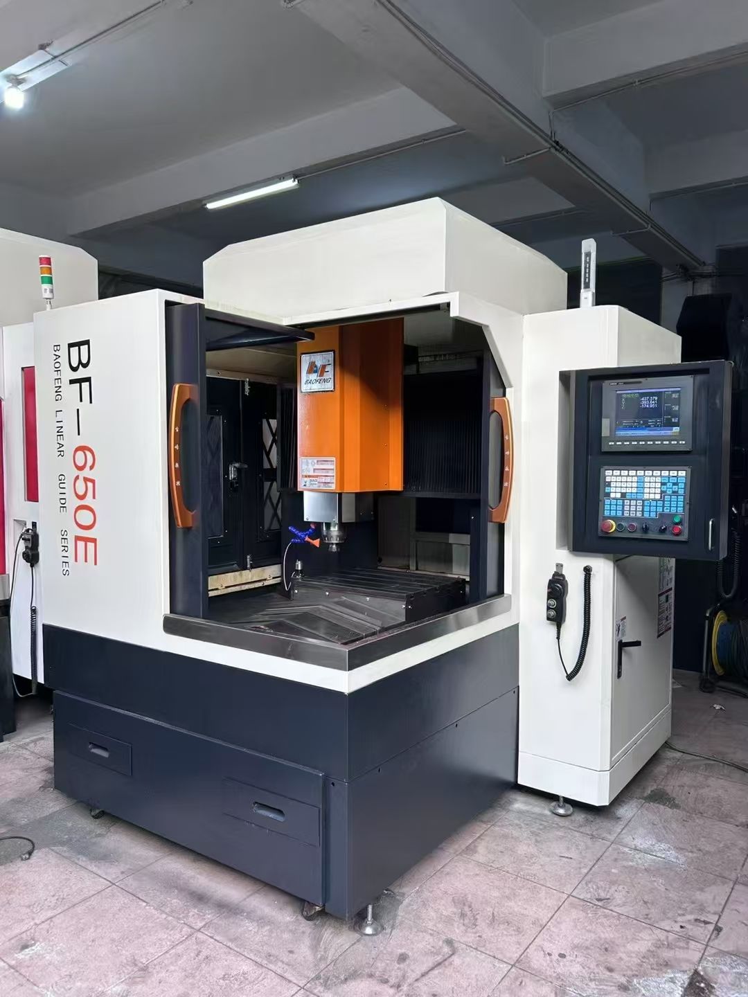 新到同款两台宝烽650精雕机,新代21MA-E系统-1