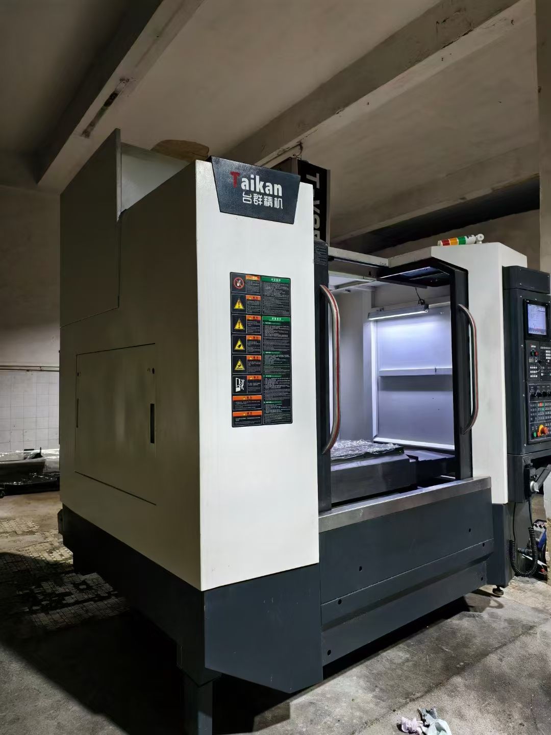 刚到精品台群856S加工中心,BT40主轴直联12-2