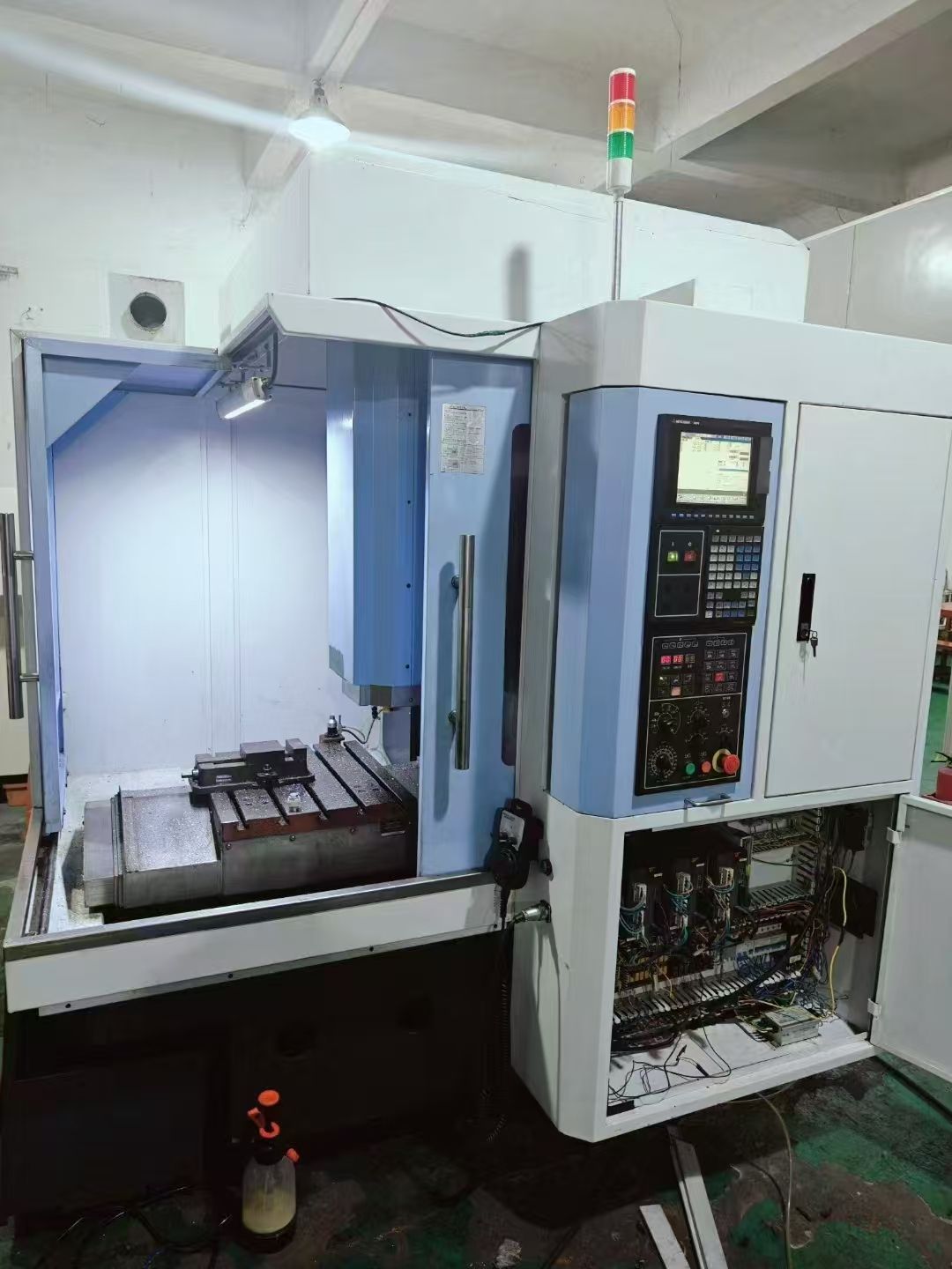 到货一台兆群650精雕机，三菱M70A系统-2