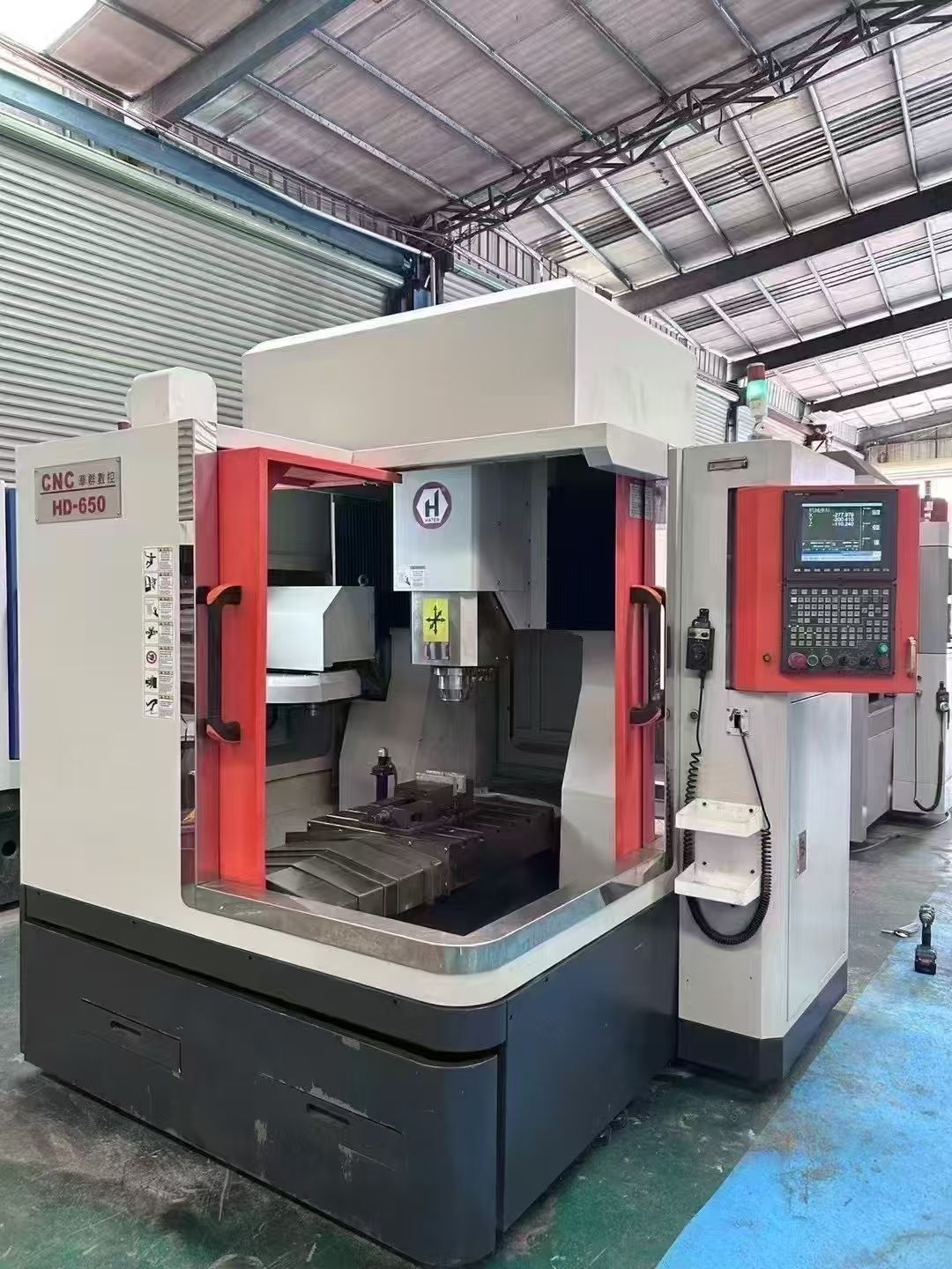 华群650精雕机，气动主轴BT30.带12把刀库新-1