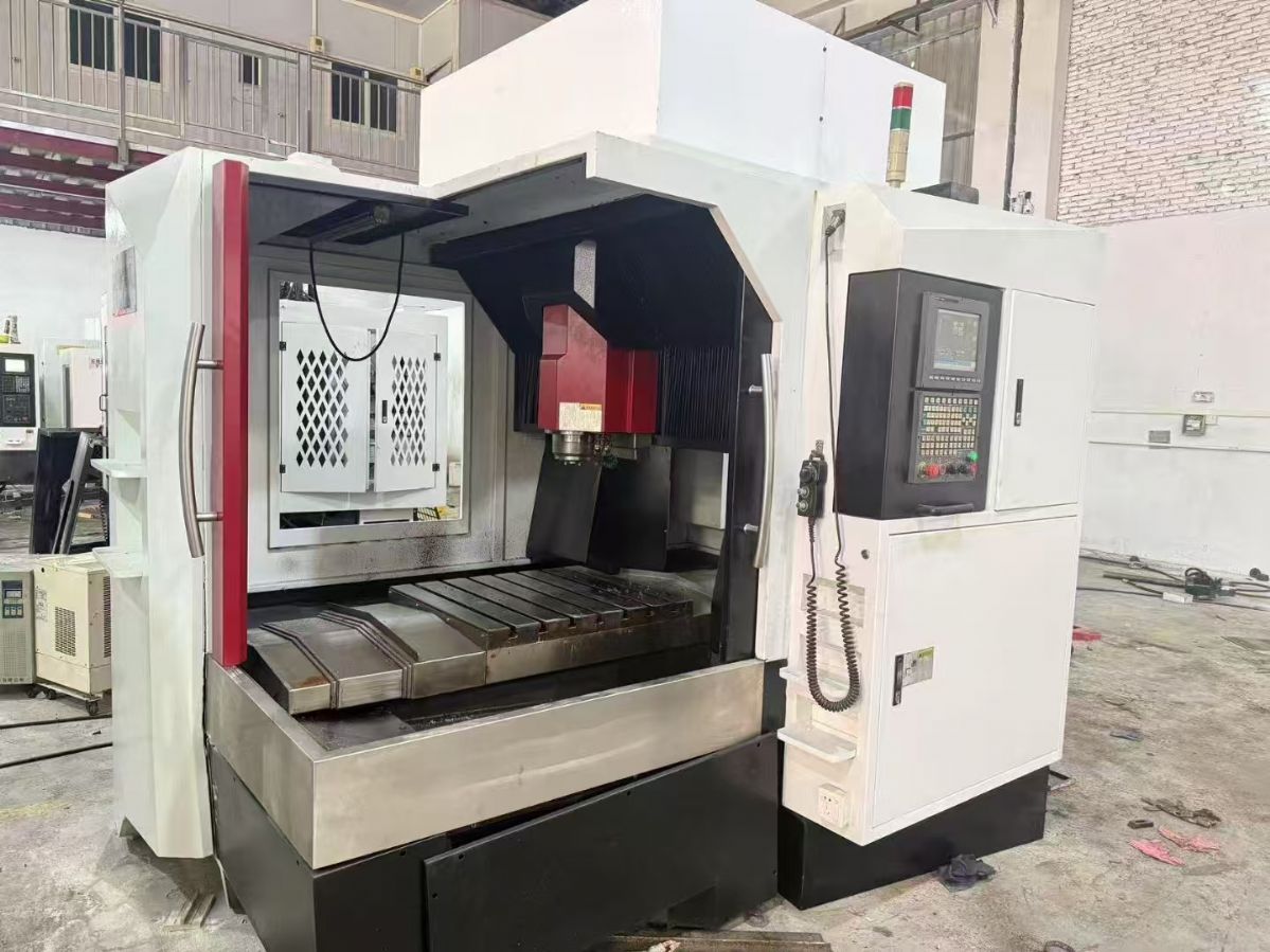 特价世通870精雕机,新代21系统,BT40带法兰-1