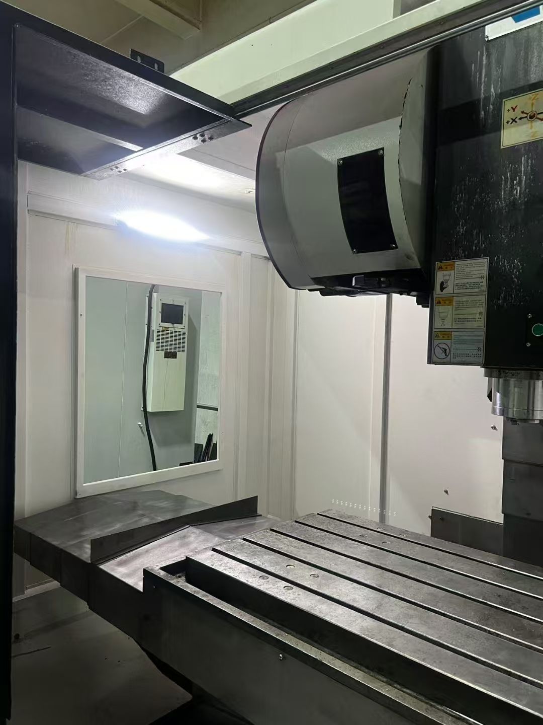 性价比超高，新到仓成合铁V11加工中心，发那科Oi-2