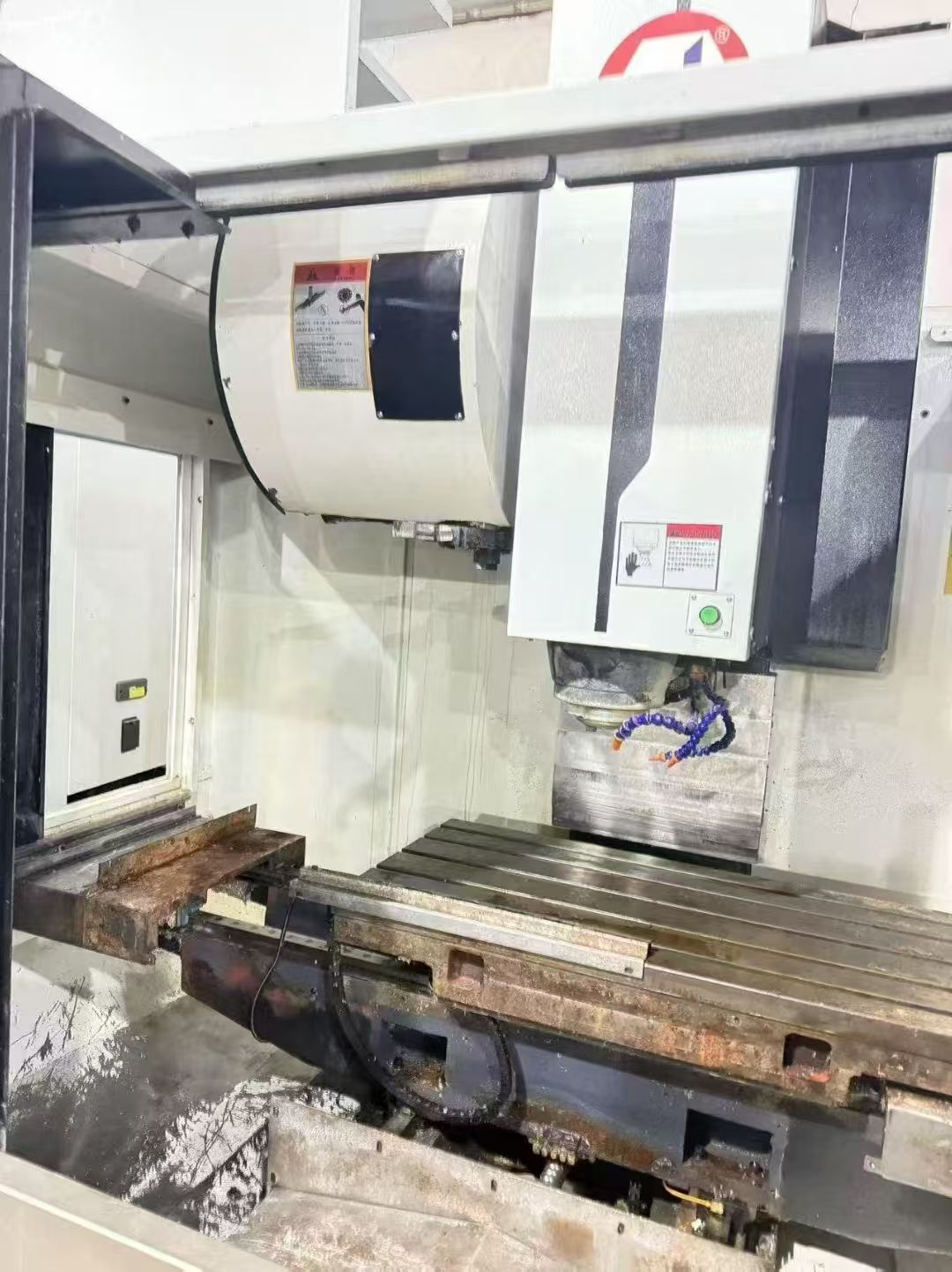 上新华群V850三线轨加工中心，三菱M80系统-2