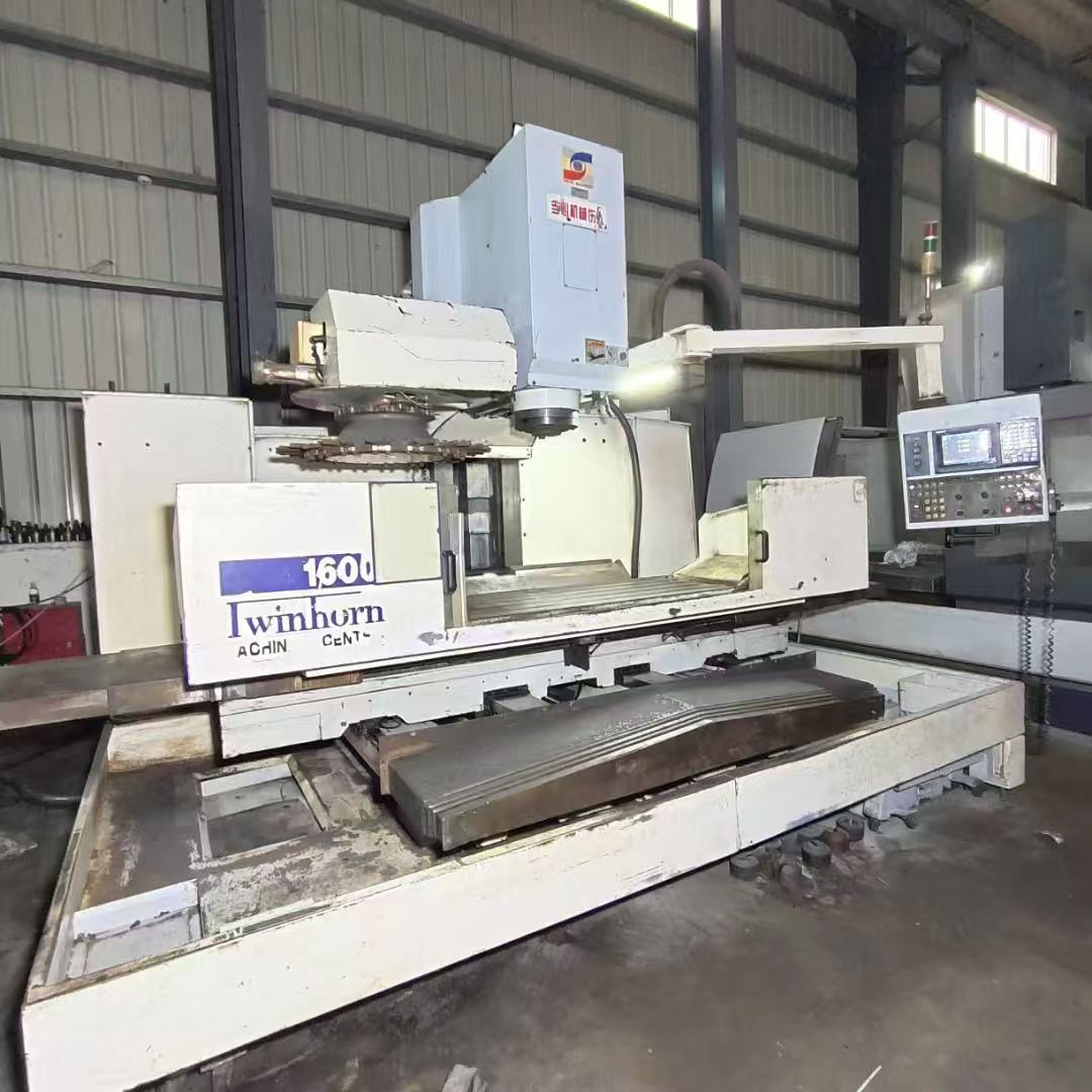 真的少用的老机器台湾原装绮发1680三硬轨加工中心-1