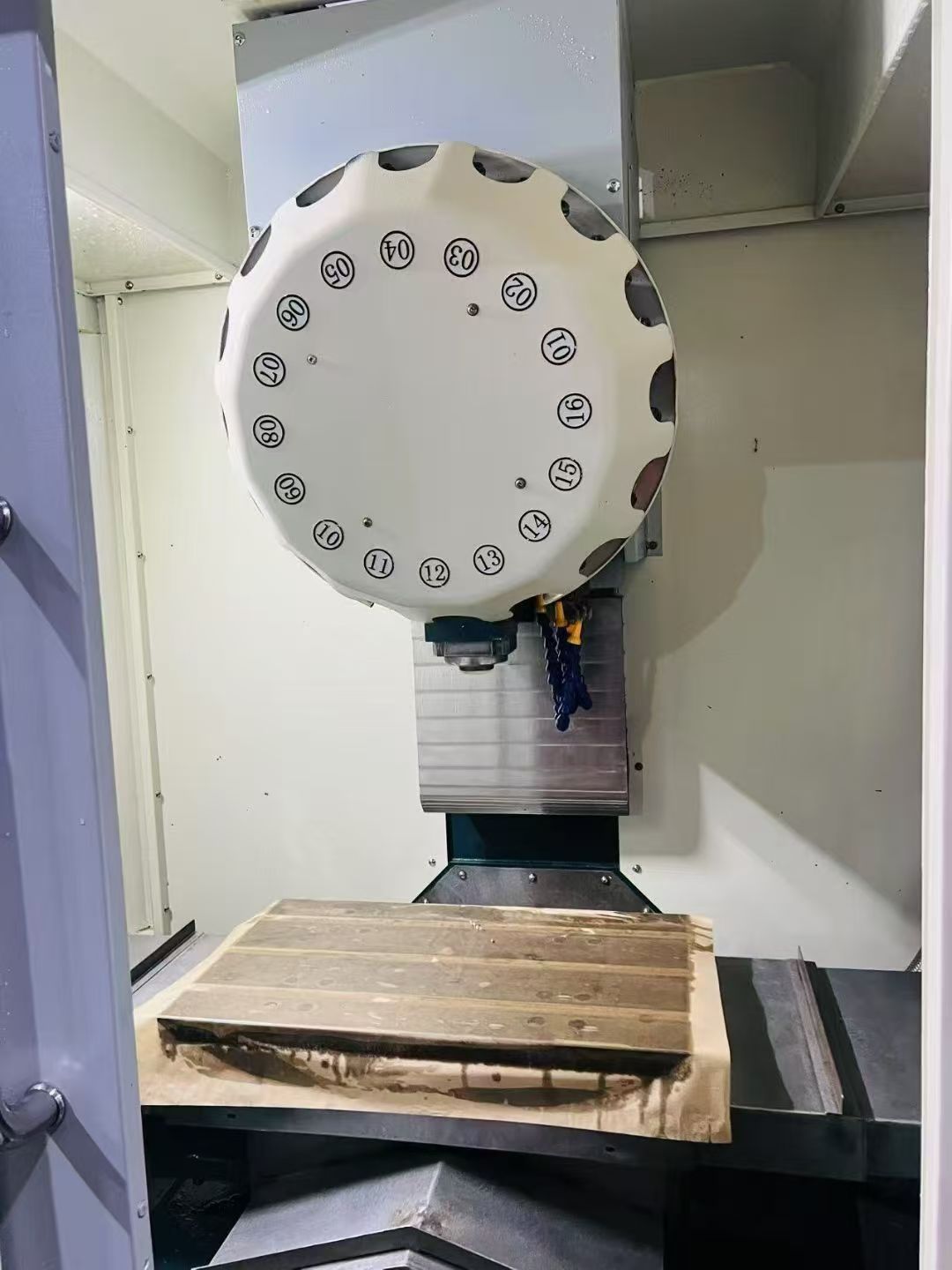 性价比超台振T6钻攻机，三菱M70系统，主轴200-2