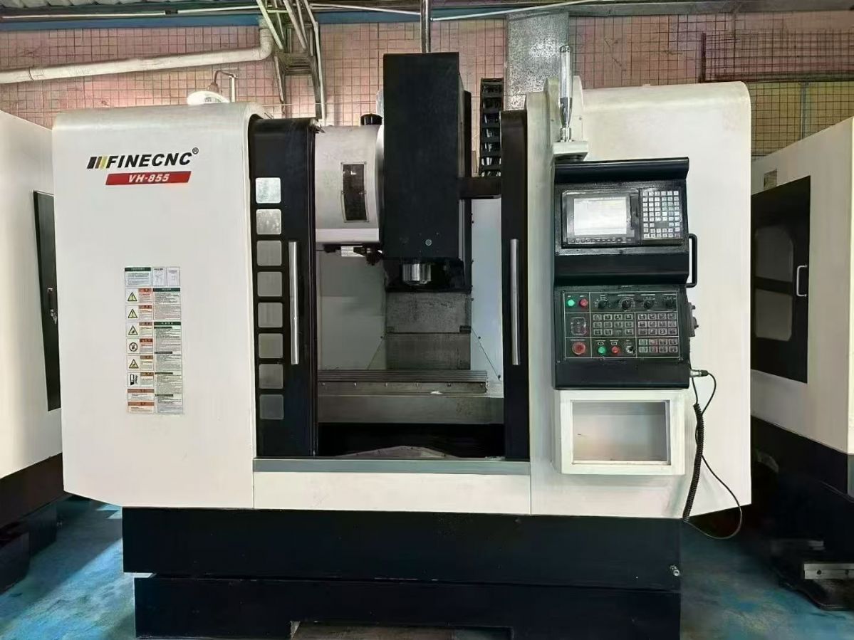 捡漏v8三线轨加工中心,三菱m70系统,24把刀壁-1