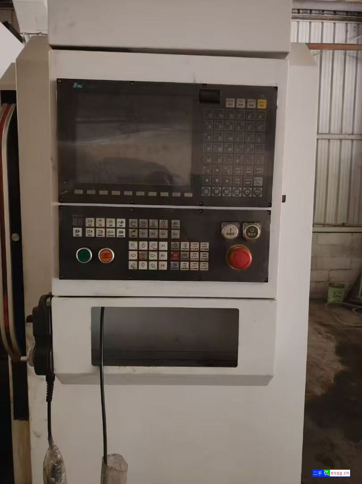 特价出98成新v855三线轨加工中心，华中818系-3