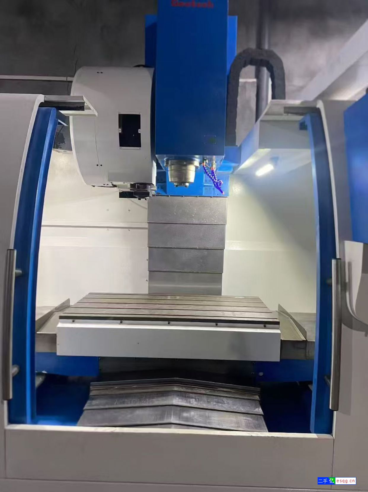 双胞胎台湾巨庭PV-1060三线轨加工中心，三菱M-3