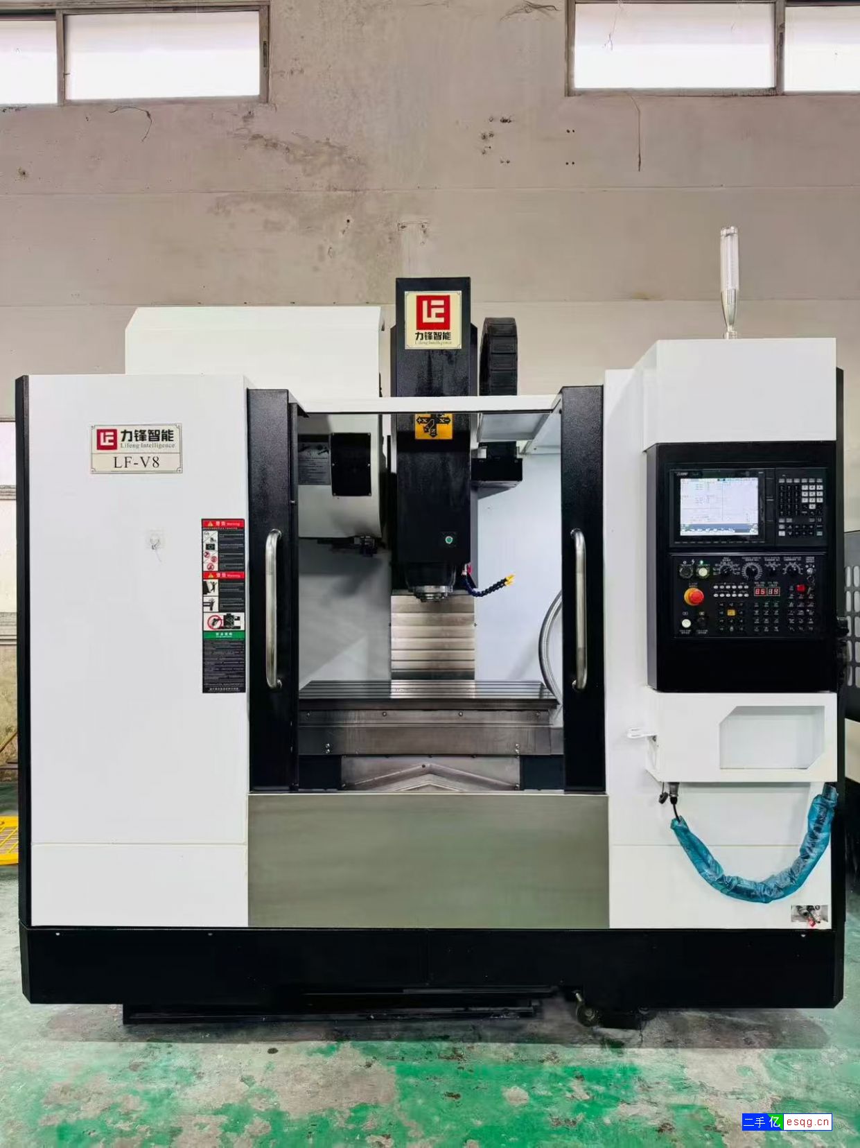 力锋智能V8加工中心，三菱M80系统，24把刀臂式-1