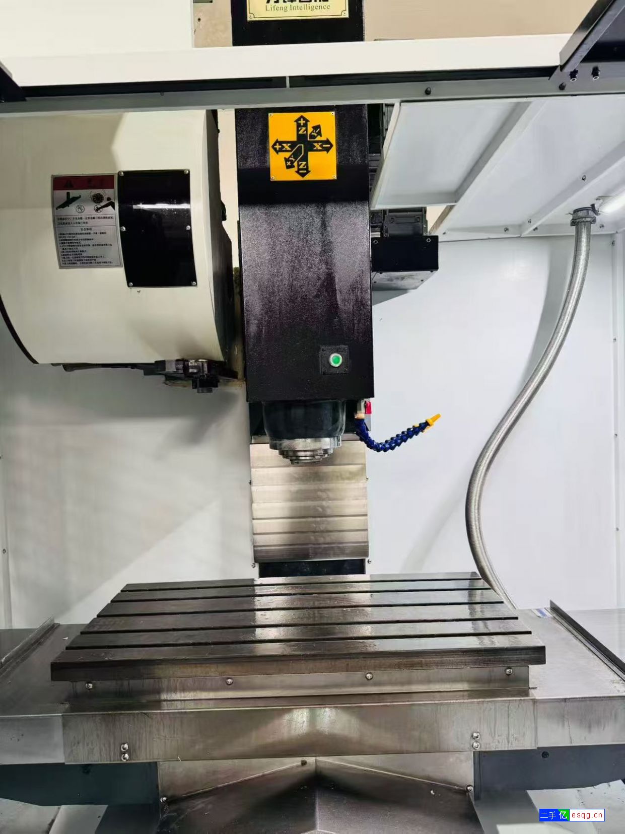 力锋智能V8加工中心，三菱M80系统，24把刀臂式-2