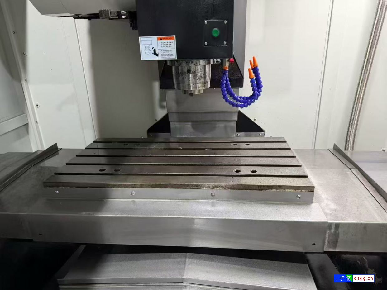 台群T-8L加工中心同款两台,三菱M70系统-2