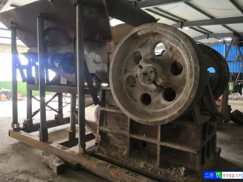 二手移动破碎机石料生产设备建筑垃圾破碎机-1