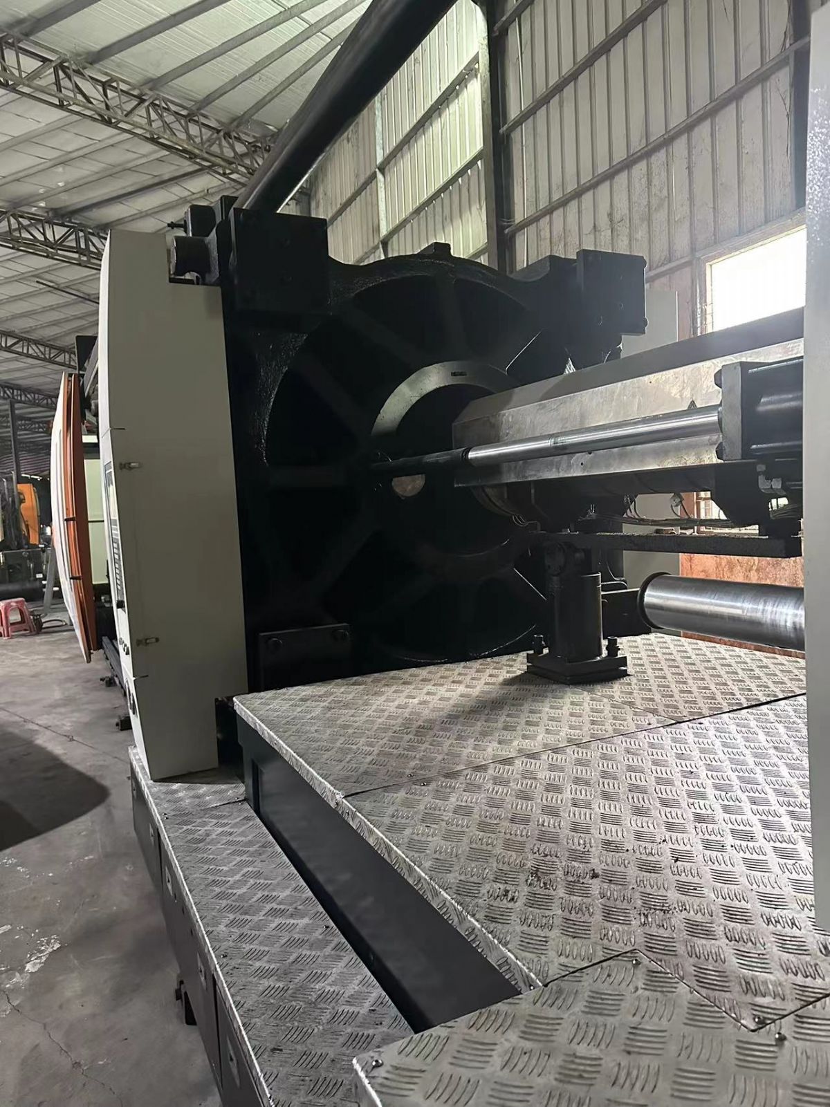 震雄1250吨伺服机，有油有斗二手注塑机-2