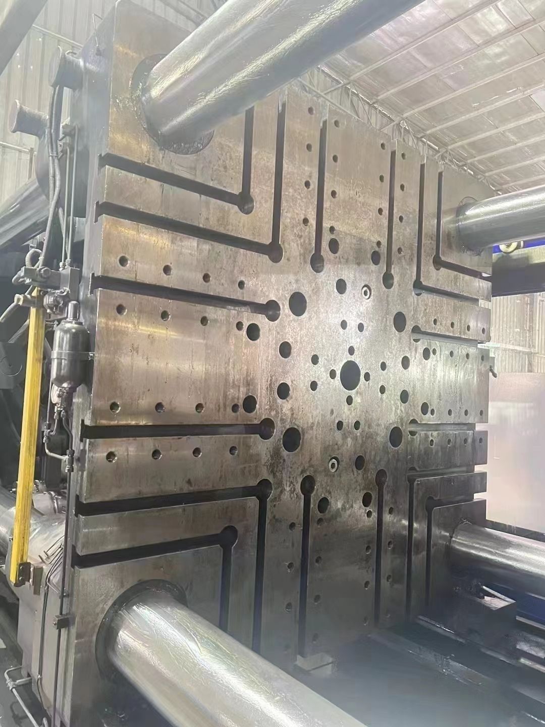 海天MA1600吨伺服机，有油有斗二手注塑机-1