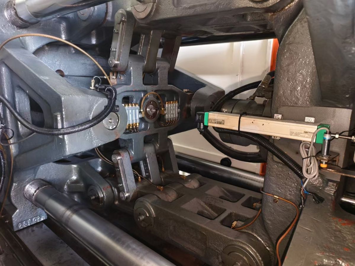 震雄268吨伺服机二手注塑机-2