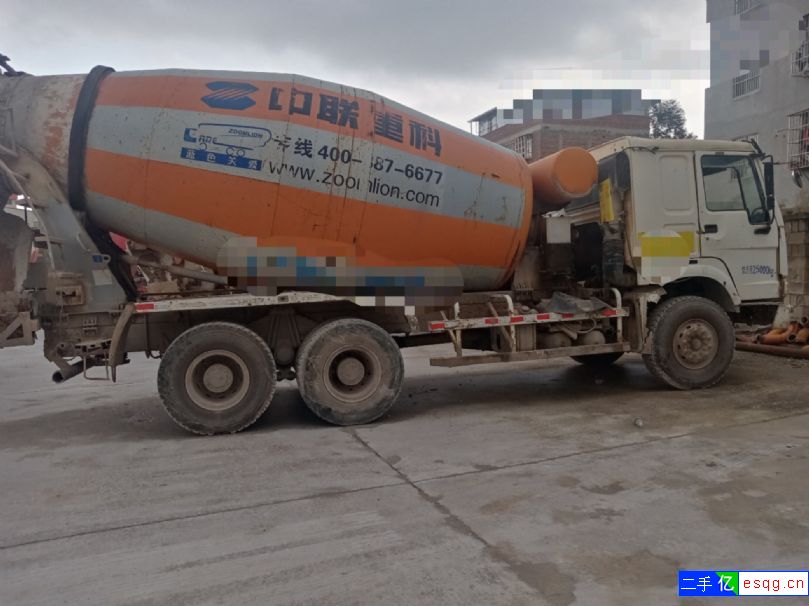 精品靓车2014年重汽豪沃大12方搅拌车-1