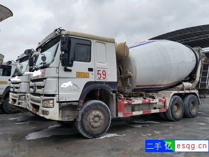 南宁出售多台2018年重汽豪沃大12方搅拌车-1