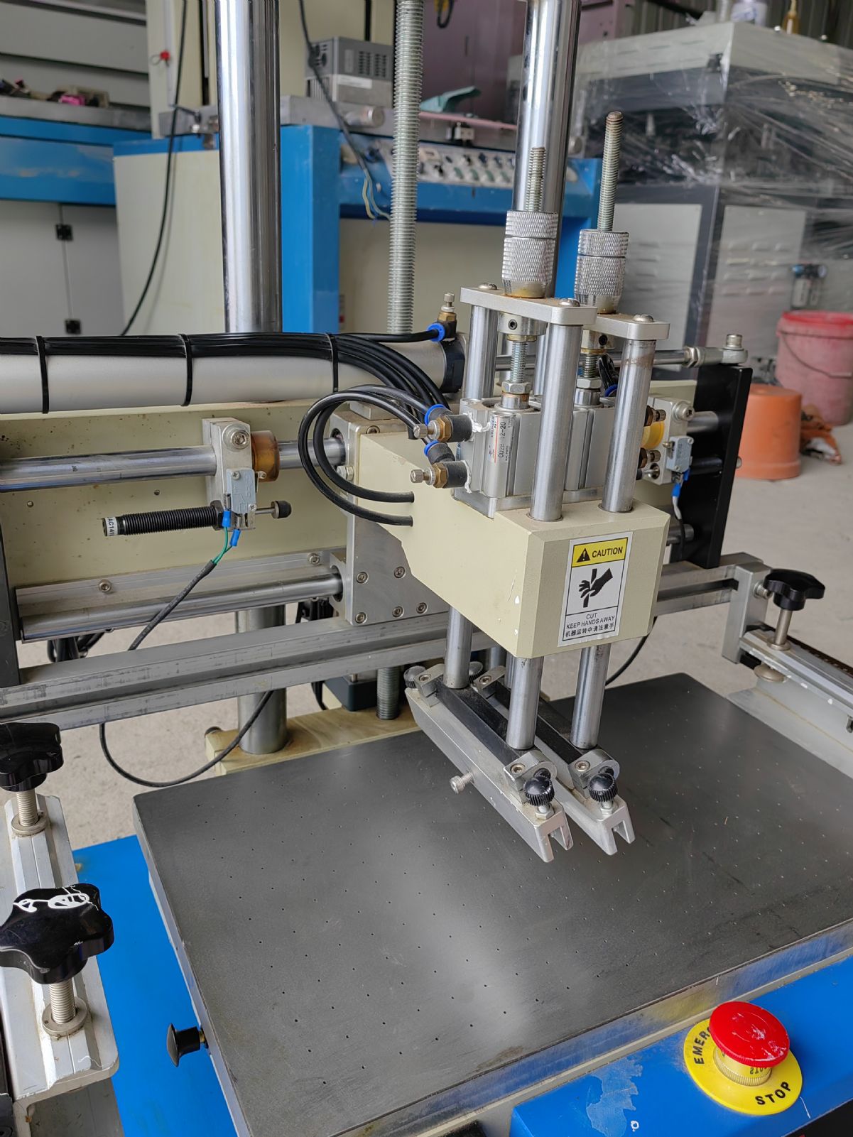 低价出售二手小型台式丝印机3050台面，带吸气功能-1