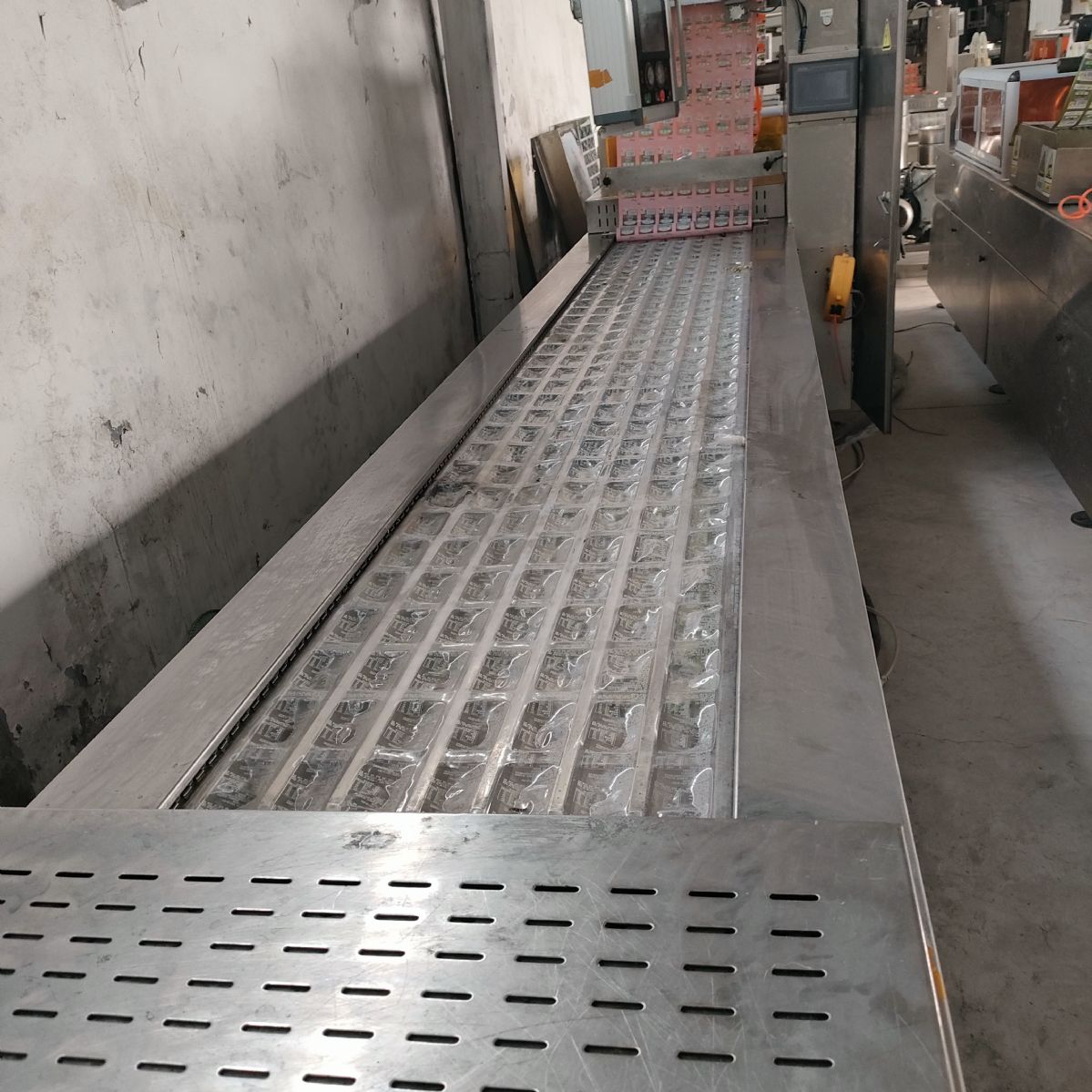 二手糍粑拉伸膜真空包装机，进口配置，时包五千，有售-2