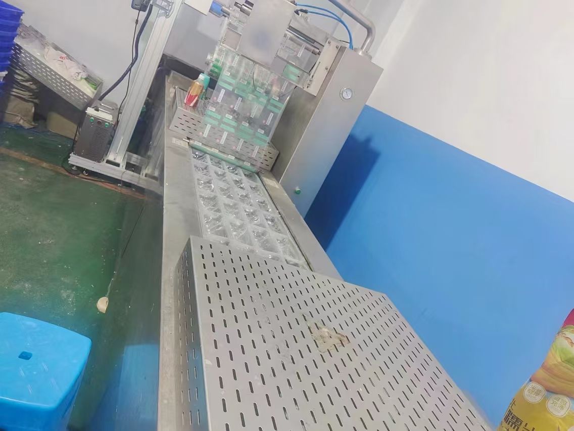 二手520型调理肉拉伸膜真空包装机，便宜卖，成色非-2